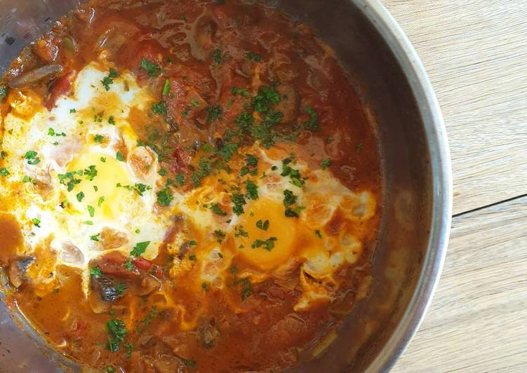 How to Make Speedy Poached eggs in tomato sauce