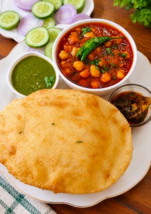 A picture of Shahi Chhole Bhature prepared with garam masala.