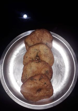 उडद डाळ चे वडे (urad dal che wade recipe in marathi) रेसिपी चे मुख्य फोटो 