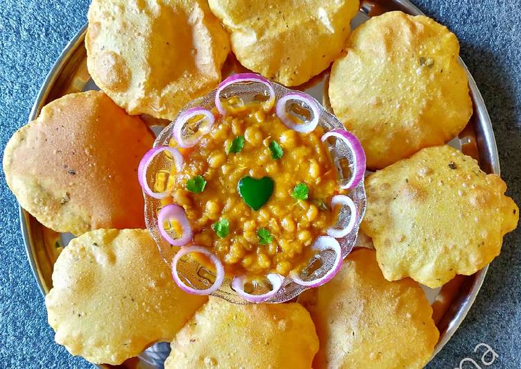 Steps to Make Any-night-of-the-week Masala Puri with Matar
