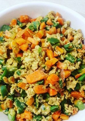 A picture of Scrambled eggs with veggies.