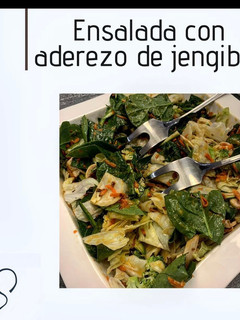 Una foto de Ensalada con aderezo de jengibre