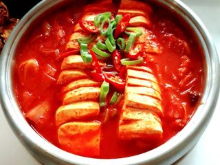 ซุปกิมจิ / กิมชิจิเก /คิมชีจีแก Kimchi Jjigae (สูตรนี้รับประกันความอร่อย)