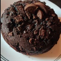 A picture of Oreo biscuit cake.