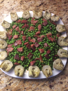 Una foto de Guisantes con alcachofas y jamón