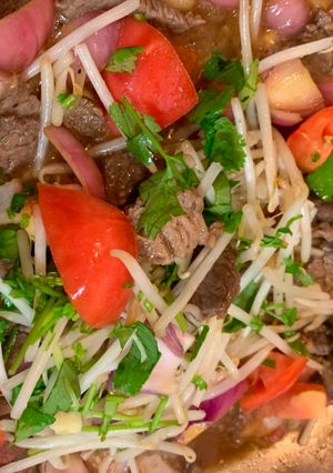 Una foto de Lomo saltado con brotes de soja