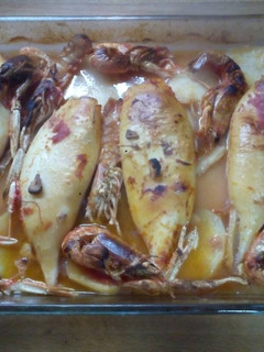 Una foto de Asado de calamares y cigalas