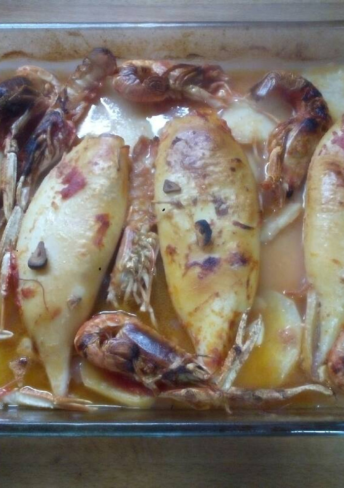 Una foto de Asado de calamares y cigalas