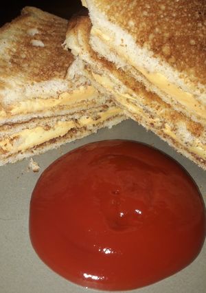 A picture of Cheese toasted sandwich.