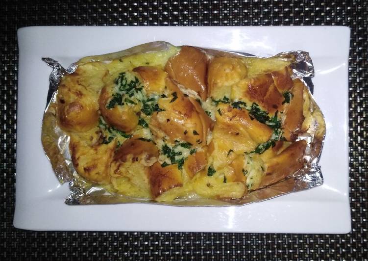 Recipe of Quick Quick snack: Garlic esaymada bread