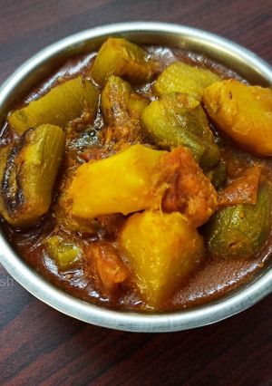 আলু পটলের তরকারি (aloo potoler torkari recipe in Bengali) রেসিপির প্রধান ছবি