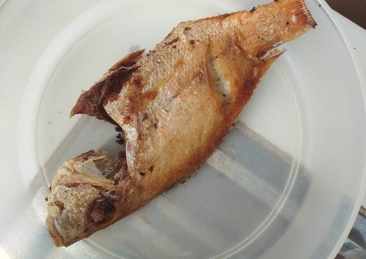 Langkah Mudah Menyiapkan Ikan kakap goreng Sempurna