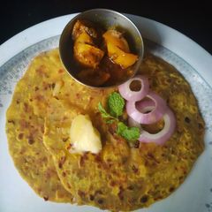 A picture of Onion paratha.