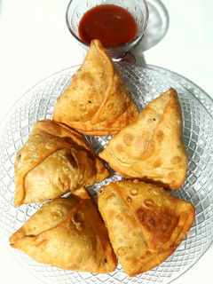 A picture of Noodles Samosa.