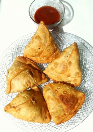 A picture of Noodles Samosa.