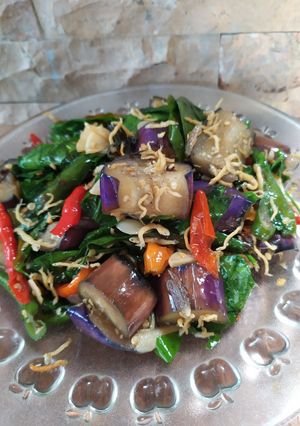 Foto resep Oseng Terong, Daun Melinjo & Teri Medan