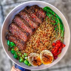 A picture of Fillet steak ramen.