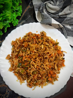 झटपट वेज फ्राइड राइस(jhatpat veg fried rice recipe in hindi) रेसिपी मुख्य फोटो