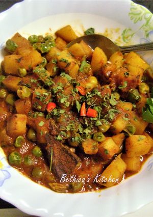 A picture of Kasuri Aloo Matar (Potato Peas Curry with Fenugreek Leaves).