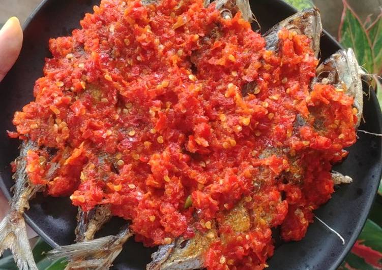 Recipe: Perfect Ikan Kembung Siram Bumbu Balado - Resep ...
