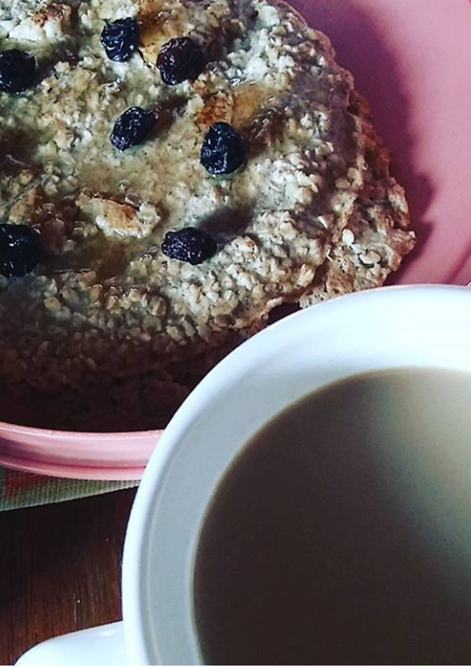 Una foto de Panqueques de avena, harina integral, manzana, jugo de naranja