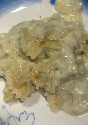 A picture of Farfalle paste in potato sauce.