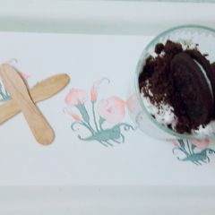 A picture of Oreo icecream popsicle.