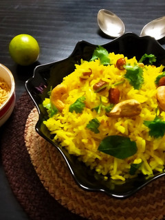 લેમન રાઈસ (Lemon Rice Recipe In Gujarati) રેસીપી મુખ્ય ફોટો