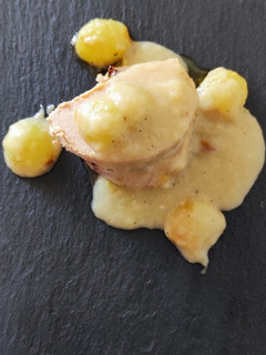 Una foto de Solomillo de cerdo con Foie y salsa de uvas