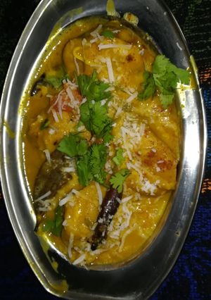 બટેકા ની દાળ ઢોકળી. (Bateka dal dhokli recipe in Gujarati) રેસીપી મુખ્ય ફોટો