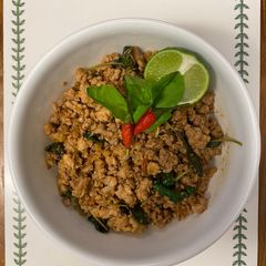 A picture of Hong Kong Style Stir-fry Pork with Holy Basil (Pad Ka-Prao) 港式打拋.