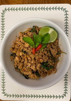 A picture of Hong Kong Style Stir-fry Pork with Holy Basil (Pad Ka-Prao) 港式打拋.