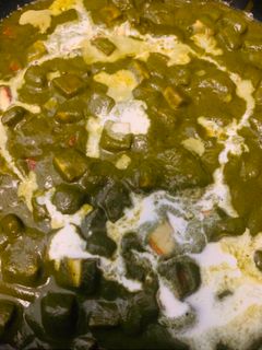 પાલક પનીર(Palak paneer Recipe in Gujarati) રેસીપી મુખ્ય ફોટો