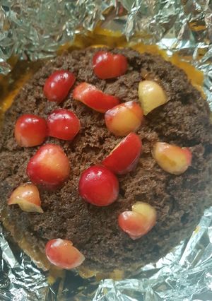 A picture of Biscuit mango icecream cake.