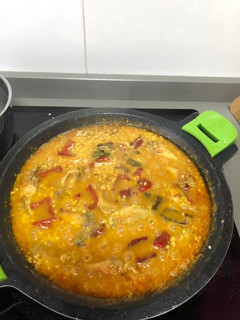 Una foto de Arroz con alas de pollo