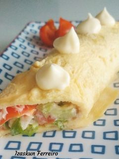 Una foto de Rollo de tortilla vegetal con atún