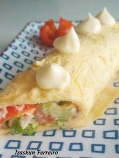 Una foto de Rollo de tortilla vegetal con atún