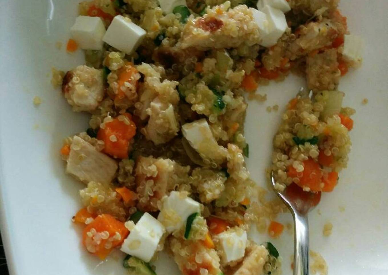 Quinoa con pollo, verduras y queso fresco en thermomix