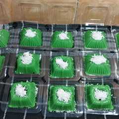 รูปของ Kue kaswi pandan