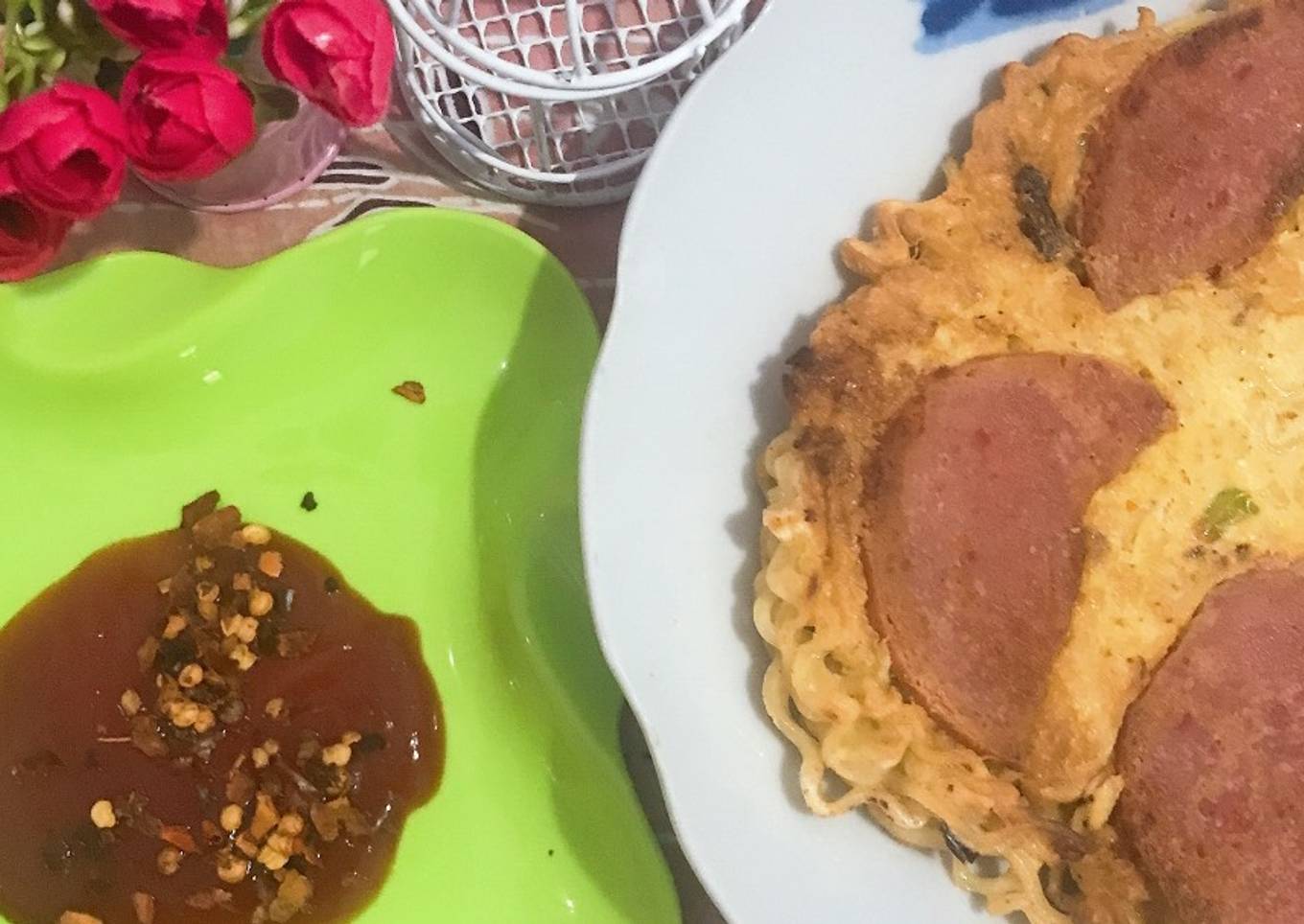 Pizza Mie with beef burger