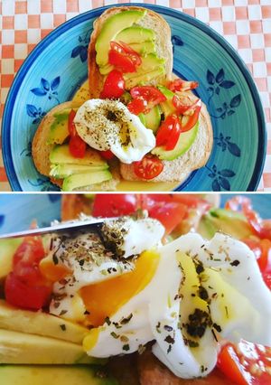 Foto di Avocado toast con ovetto