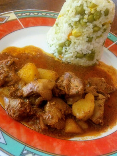 Hagymás csirkemáj, kukoricás zöldborsós rizs recept fotója