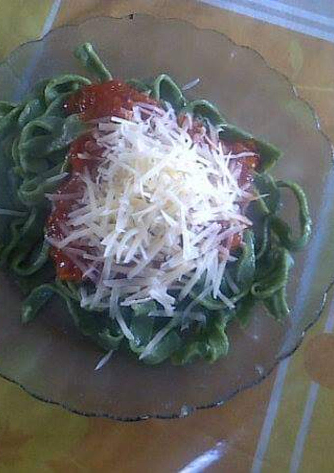 Una foto de Fideos de espinaca, (Fideos verdes y con sabor) deliciosos 😋 deliciosos 😋
