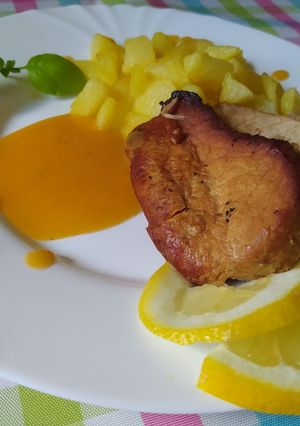 Egészben sült sertéskaraj mártással és újburgonyával gm, lm ☺ recept fotója