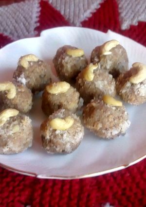 A picture of Chocolate coconut ladoo.