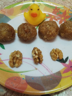 வால்நட் லட்டு (Walnut laddo recipe in tamil) செய்முறை முக்கிய புகைப்படம்