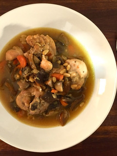 Una foto de Pollo con Salsa de Setas y Palo Cortado