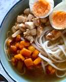 “Ramen” de pollo y calabaza