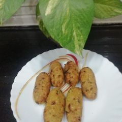 A picture of Peanut and Sago Rolls.