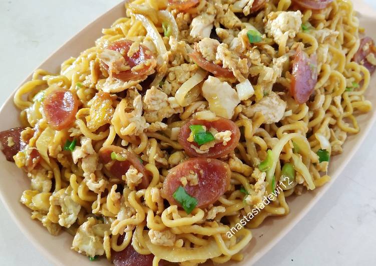 Langkah Mudah untuk Menyiapkan Bakmi Goreng Lapchiong Telur (Non Halal 🐷) yang Sempurna